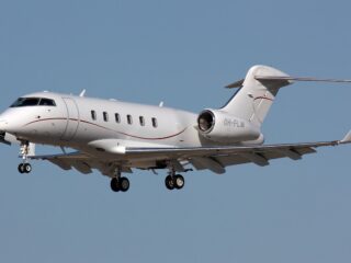 Bombardier_BD-100-1A10_Challenger_300_AN1704544